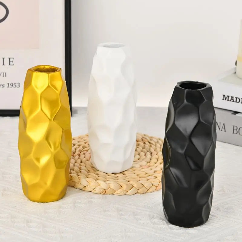 Vase résine texturée motif géométrique moderne noir or blanc roses