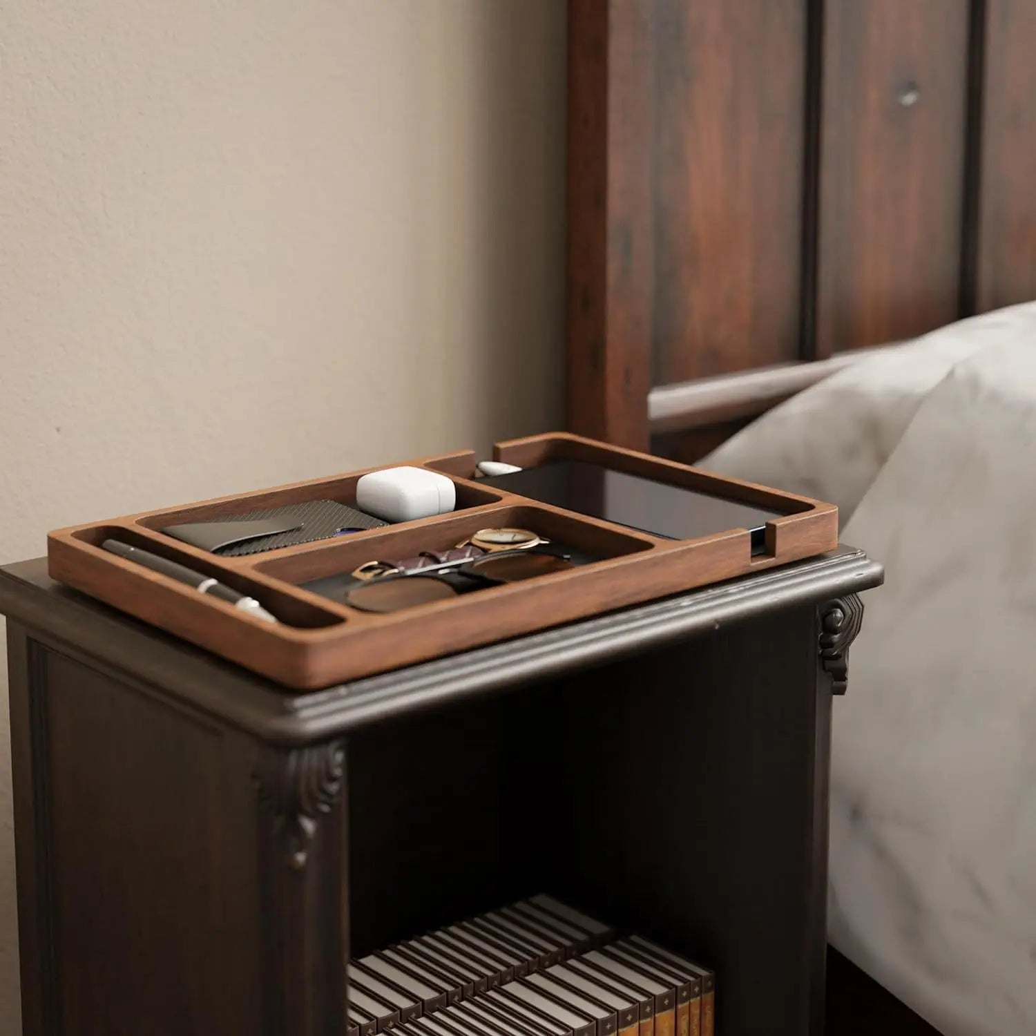 Boîte de rangement avec lunettes et écouteurs
