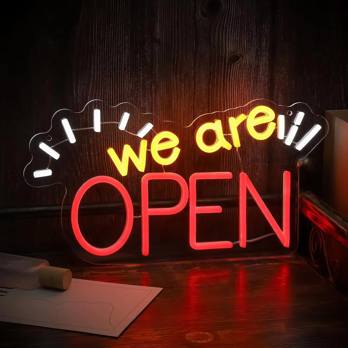enseigne néon lumineuse WE ARE Open rose jaune bleu blanc moderne chaîne suspension câble
