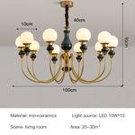 Chandelier classique vert doré globes blancs élégant chambre salon