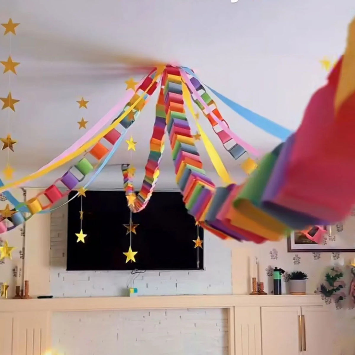 guirlande papier multicolore étoiles fêtes anniversaires mariages événements géométrique festive