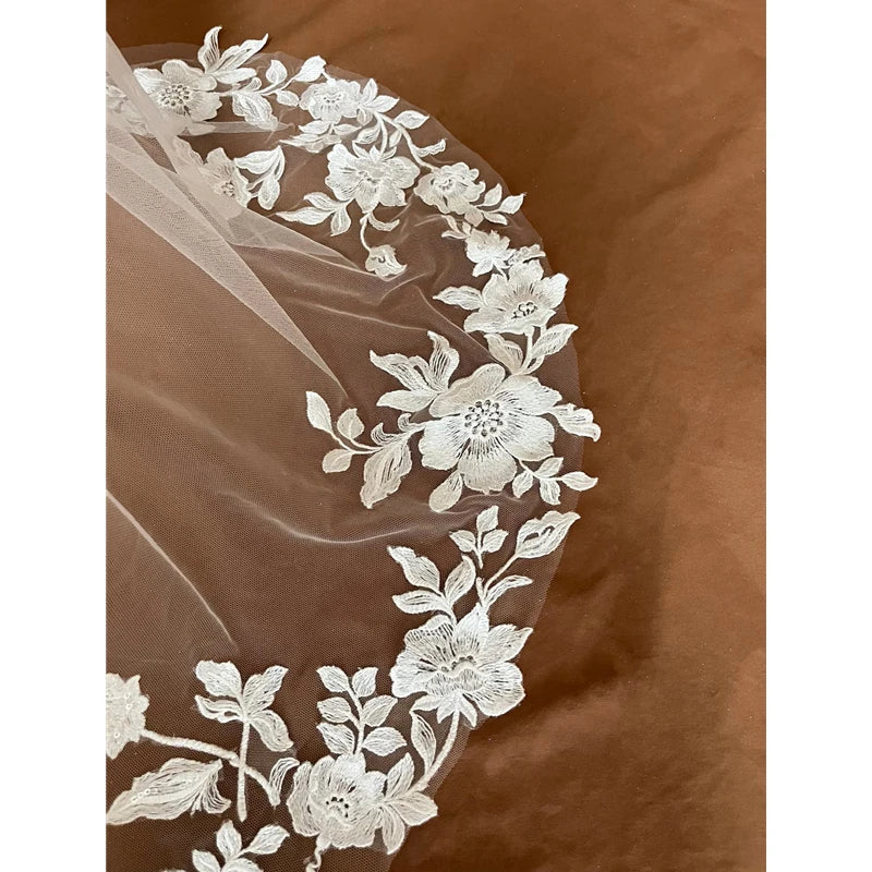 voile mariée blanc broderie florale classique cathédrale dentelle translucide femme