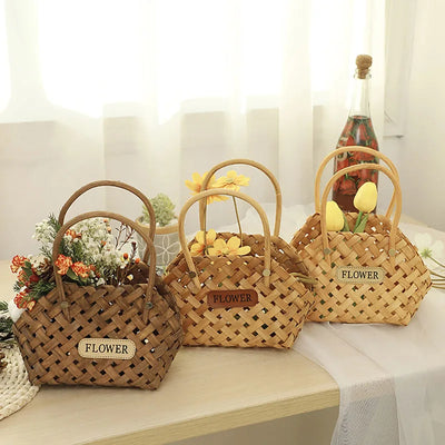 Panier en rotin tissé main blanc pour fleurs et décoration intérieure