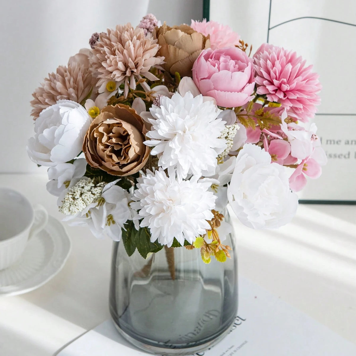 bouquet fleurs artificielles rose blanches mariage décoration intérieure moderne élégant anniversaire baby shower