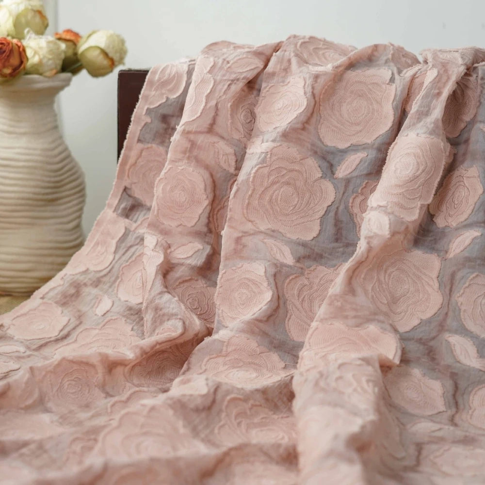 tissu brocart rose clair rose relief polyester texturé élégant opaque mètre diy création textile
