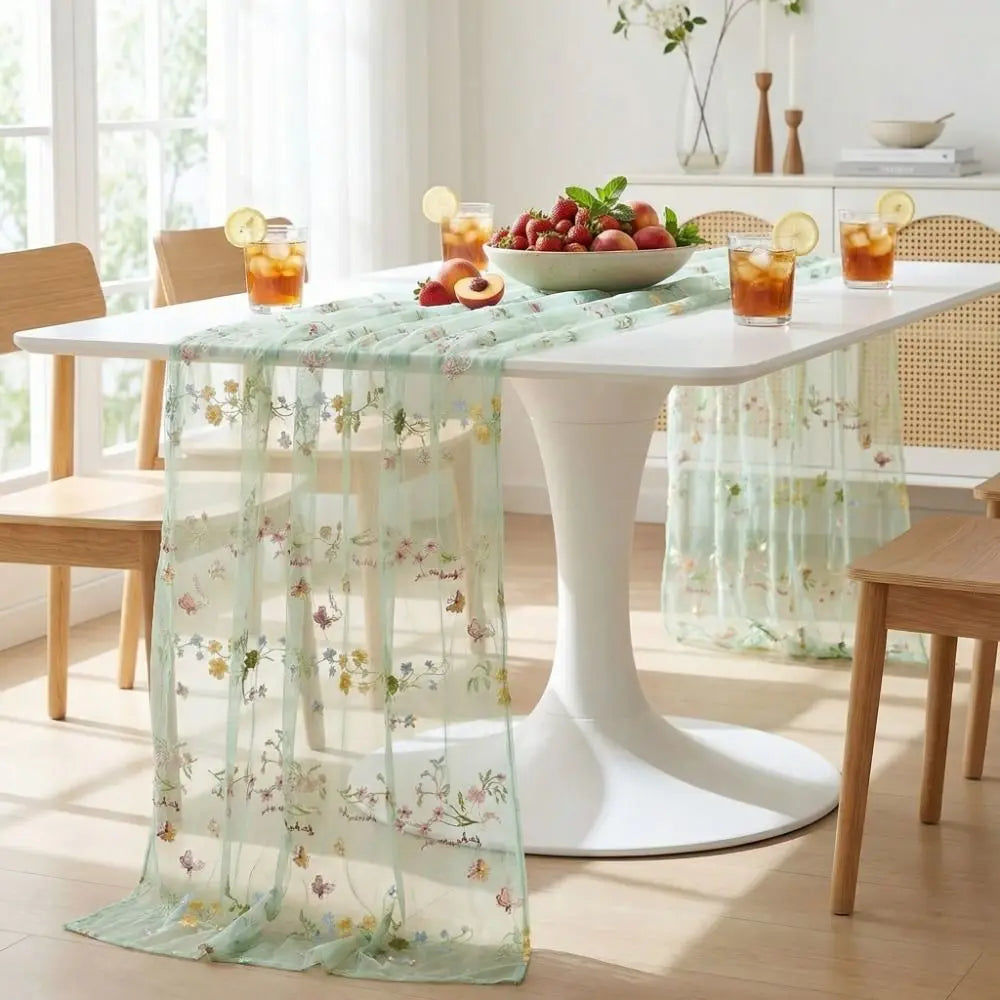 nappe table transparente brodée fleurs bleu clair vert violet rose romantique champêtre