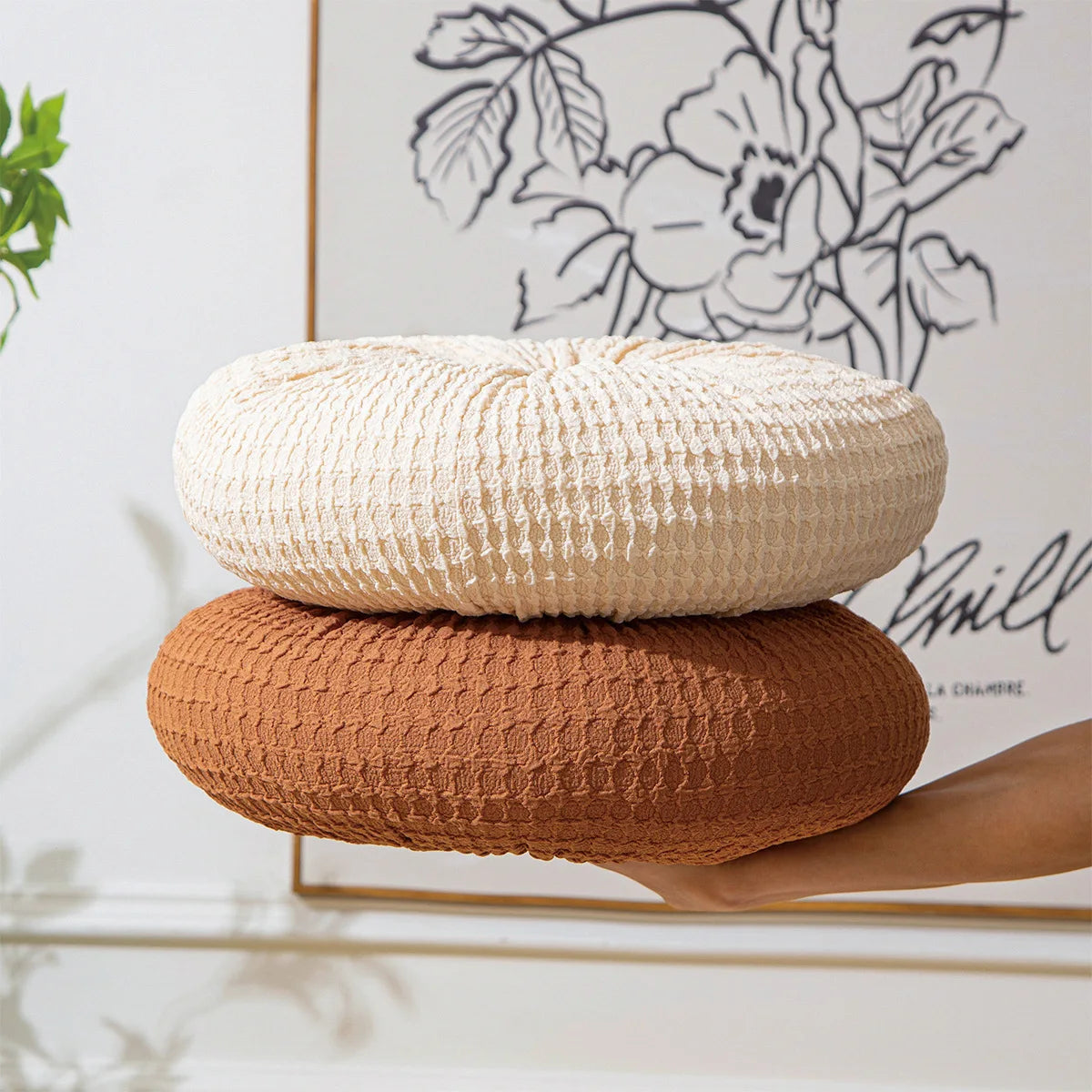coussin rond massage amovible lavable marron clair beige texture tissée moderne salon chambre adultes