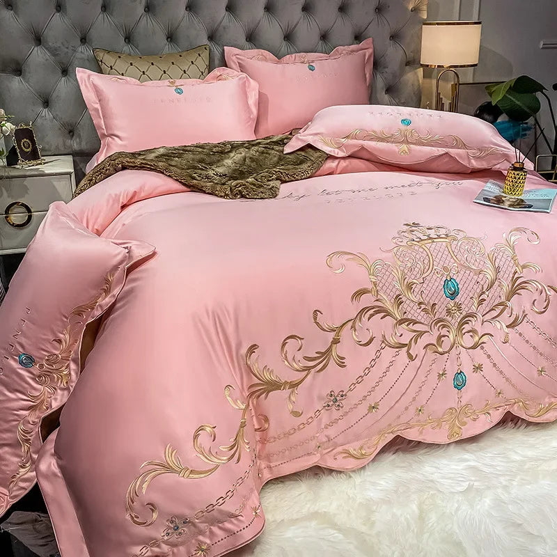 ensemble literie classique broderie dorée motifs floraux beige rouge violet bleu vert