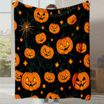 Couverture décorative noire ornée de citrouilles jack-o'-lantern et d'étoiles sur un fond de toiles d'araignée, créant une ambiance festive pour Halloween.