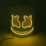 masque lumineux cosplay marshmello blanc noir souriant oreilles lapin texturé moderne câble électrique