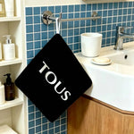 serviette toilette moderne noir rose logo tous chien symboles coeurs paix
