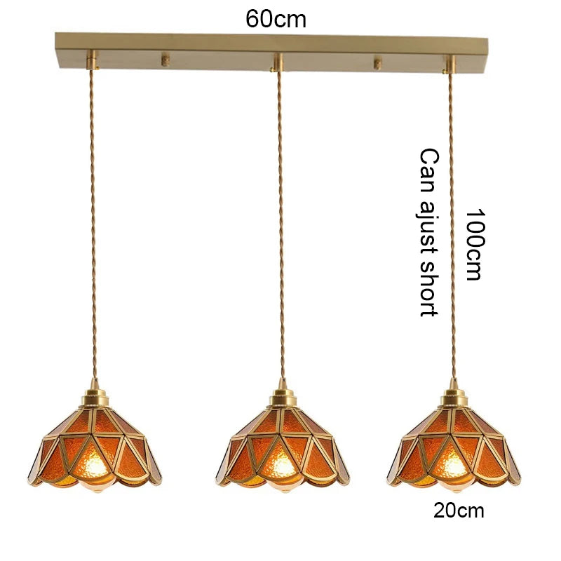 suspension lumineuse verre teinté art deco or marron bleu clair motifs géométriques opacité chaînes