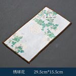 tapis table serviettes motifs floraux abstraits couleurs variées traditionnel salon thé