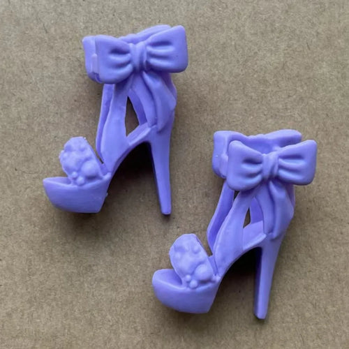 chaussures talons hauts poupée mode moderne bleu rose vert accessoires plastique fille