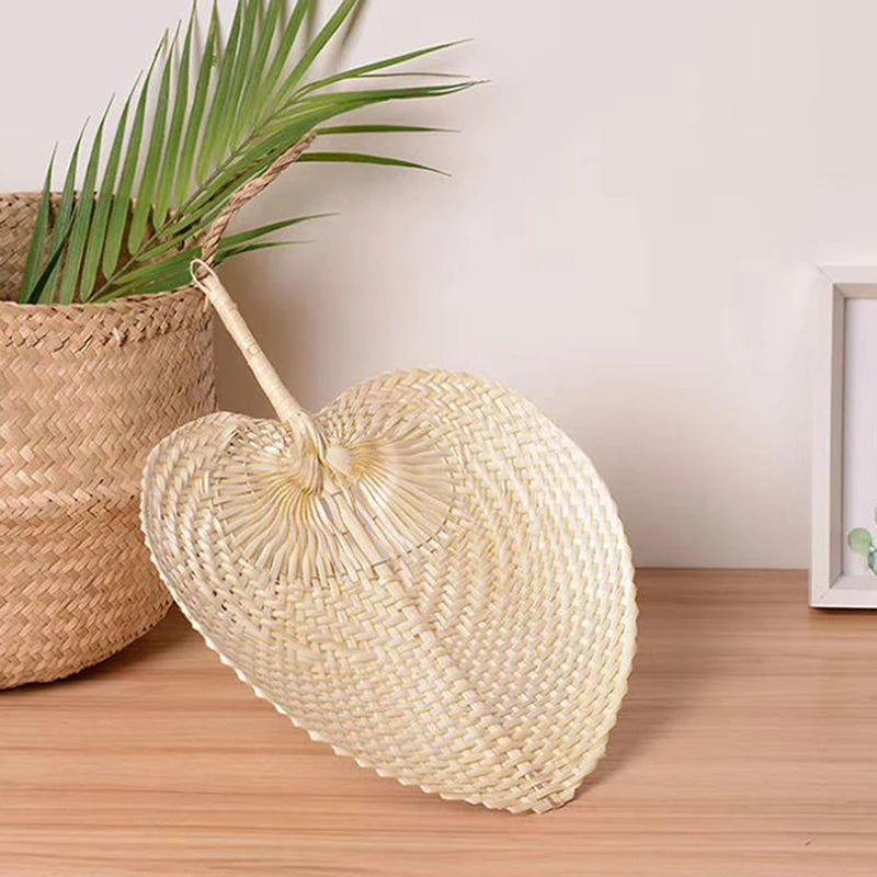 éventail tressé motifs géométriques traditionnel beige clair poignée bois fixations rustique decorationintérieur