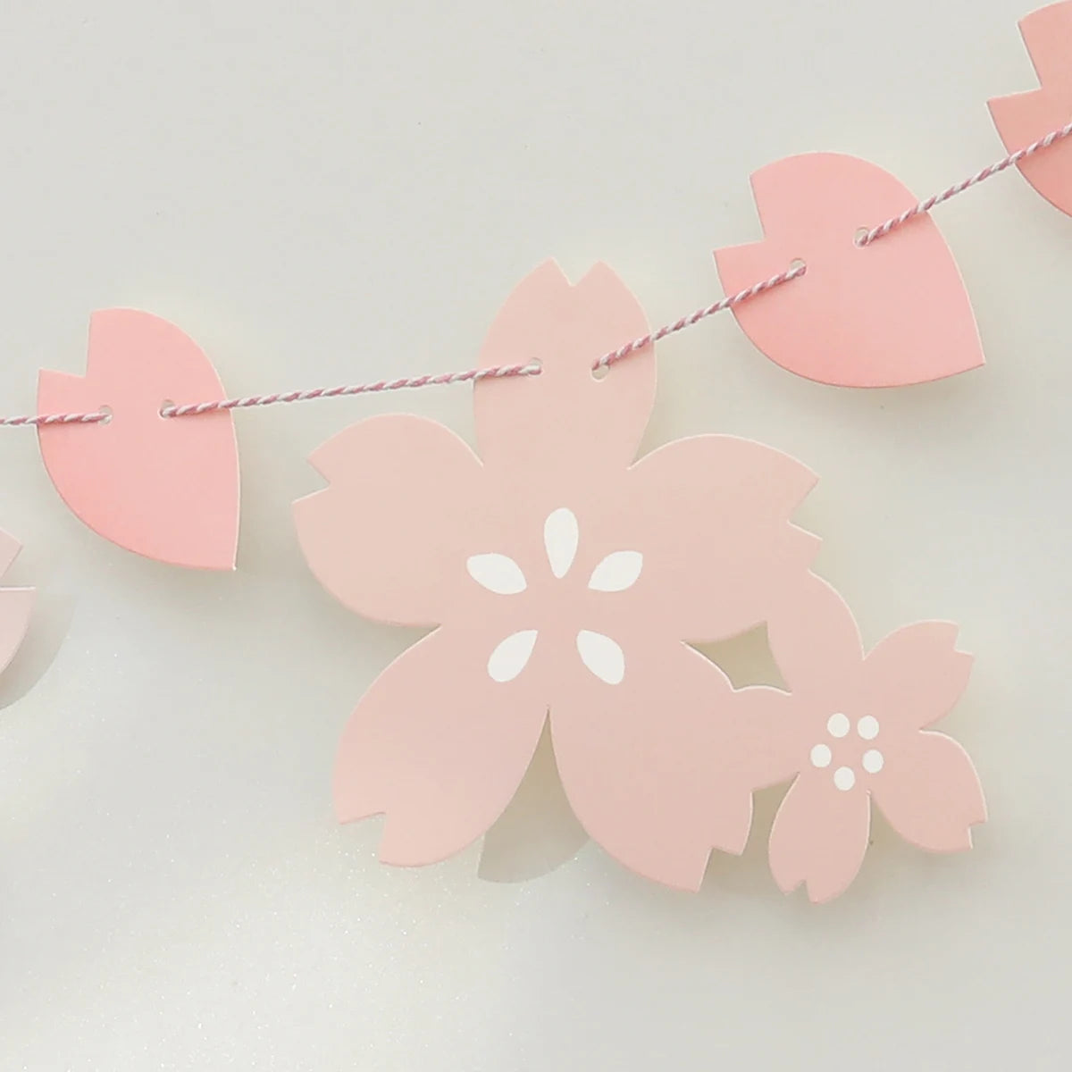 guirlande décorative fleurs cerisier papier rose blanc festif japon gradient