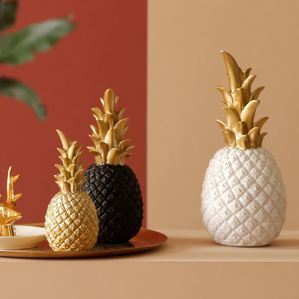 ananas decoratif ornement moderne resine dorée deco salon photo creative minimaliste triangles or blanc