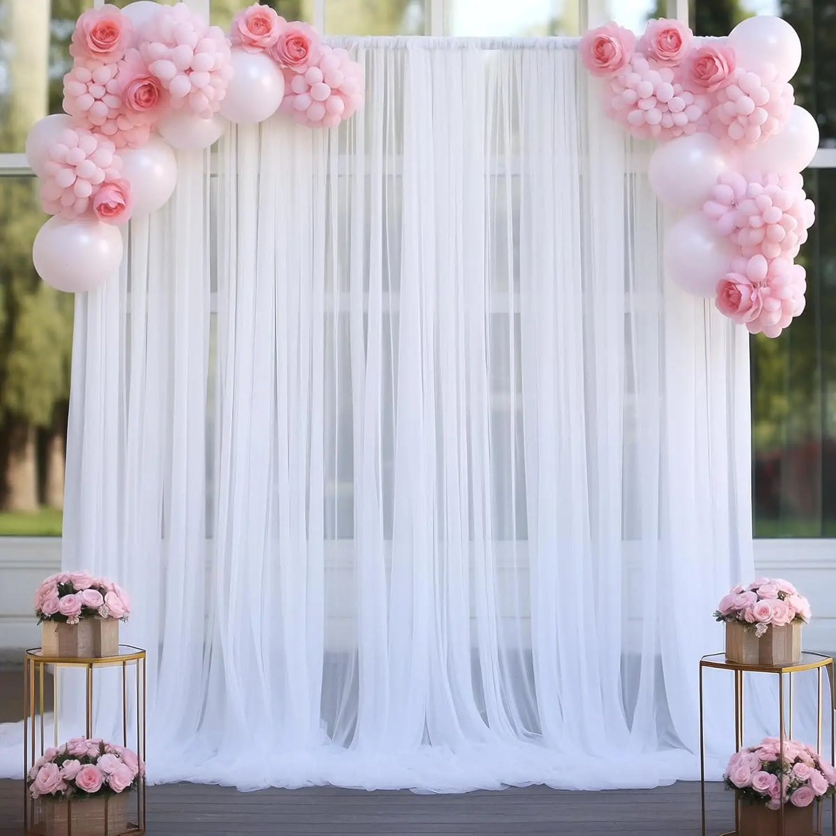 rideau fond transparent blanc voile décor mariage fête anniversaire photo intérieur moderne élégant