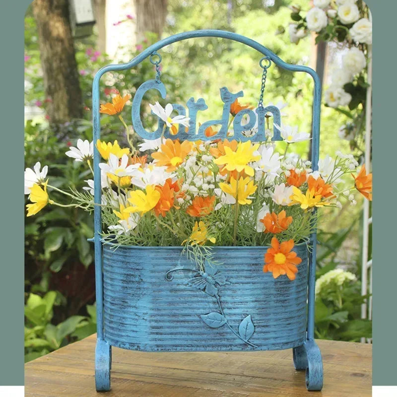 support fleurs métal vieilli pot suspendu signe garden gravures feuilles papillons fleurs blanches jaunes