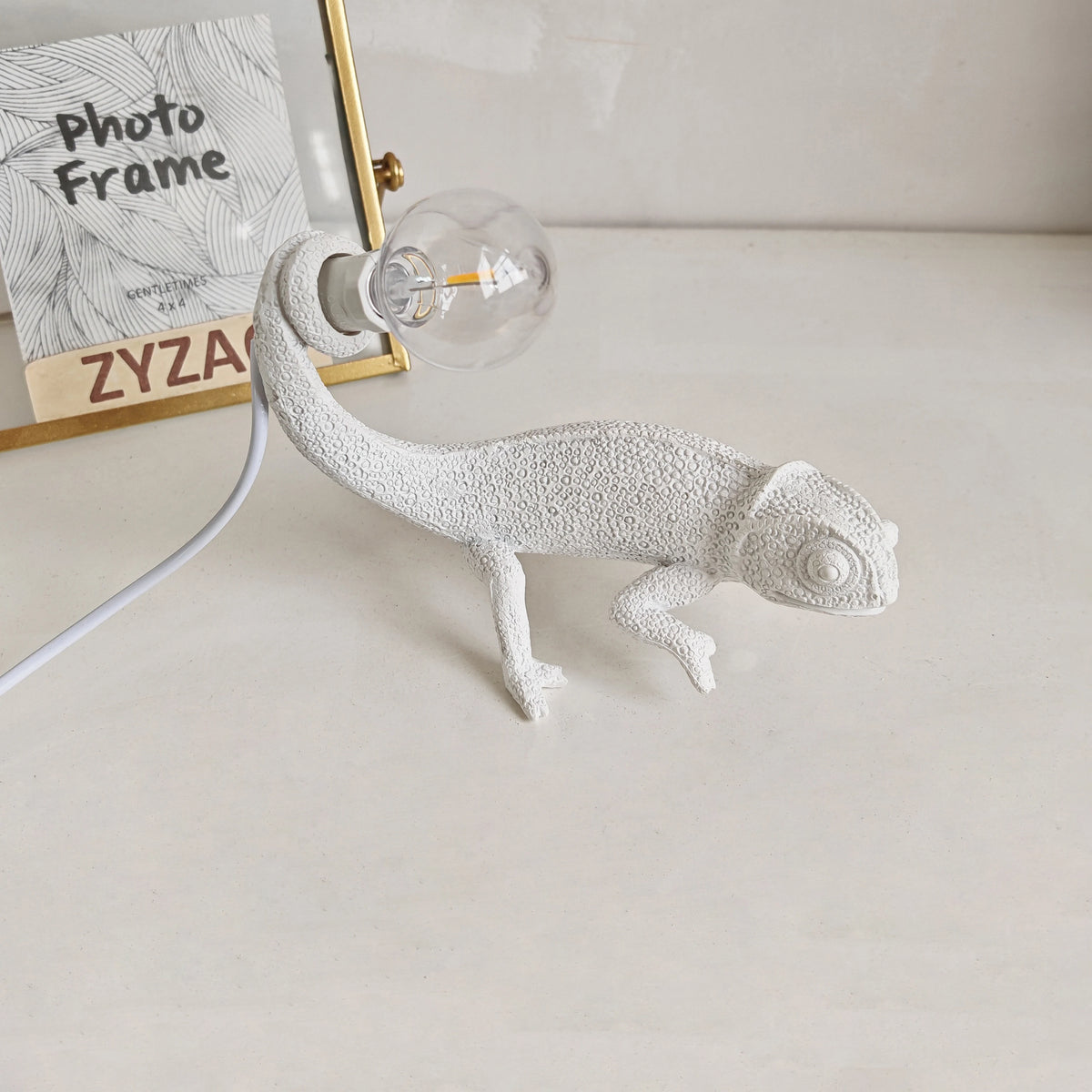 lampe posée lézard blanc texture moderne adhésif ampoule câble électrique chambre coucher lumière led