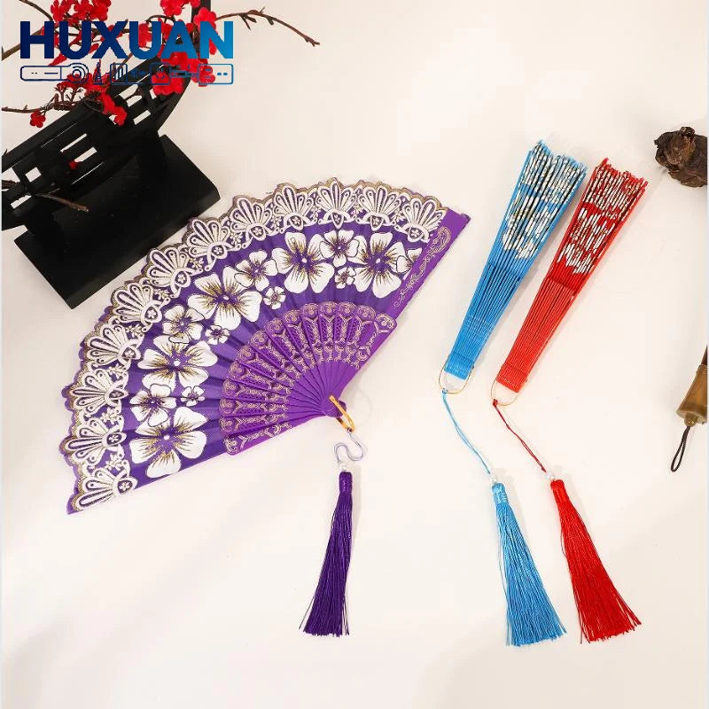 éventail violet fleurs blanches dentelle pompon élégant traditionnel festifOpaque Violet Blanc Dentelle Pompon Élégant