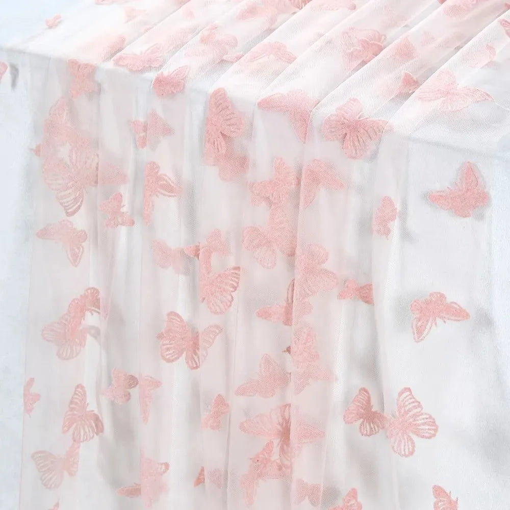 nappe décorative transparente papillons brodés rose violet blanche festive romantique table anniversaire élégante événementière