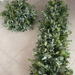 décoration florale artificielle mariage vert blanc doré feuilles fleurs minimaliste intérieur événement