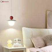 lampe suspendue moderne rouge blanche beige gris abstraite chambre salon minimaliste