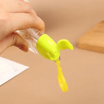 flacons rechargeables transparents modernes couleurs rouge rose bleu vert blanc jaune anneaux fixation couvercles
