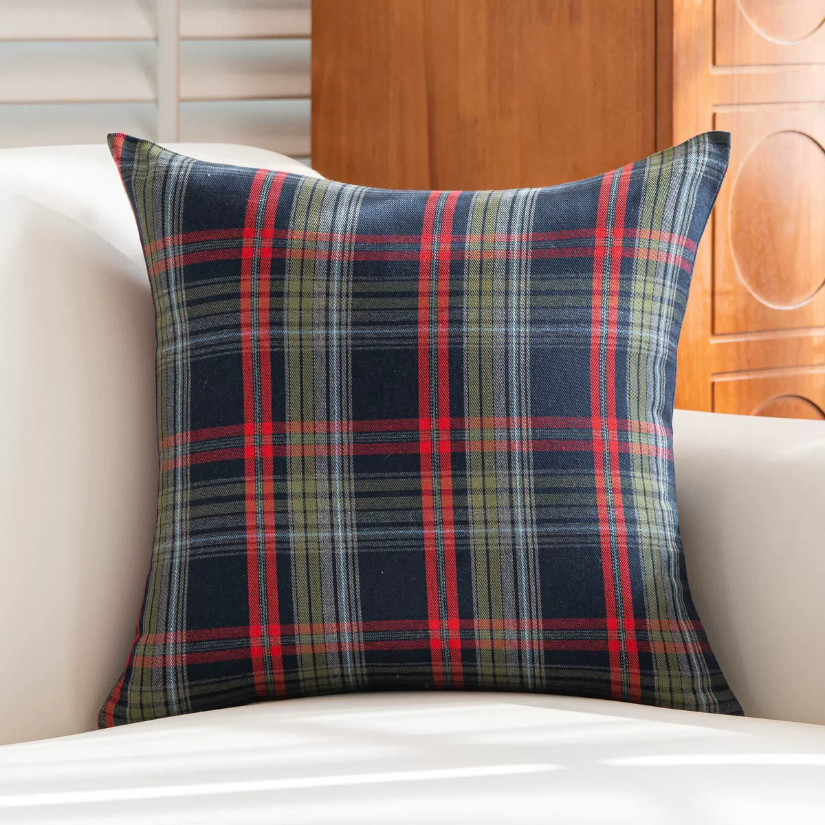 ensemble deux housses coussin carrées motif tartan vert rouge décoration maison traditionnel