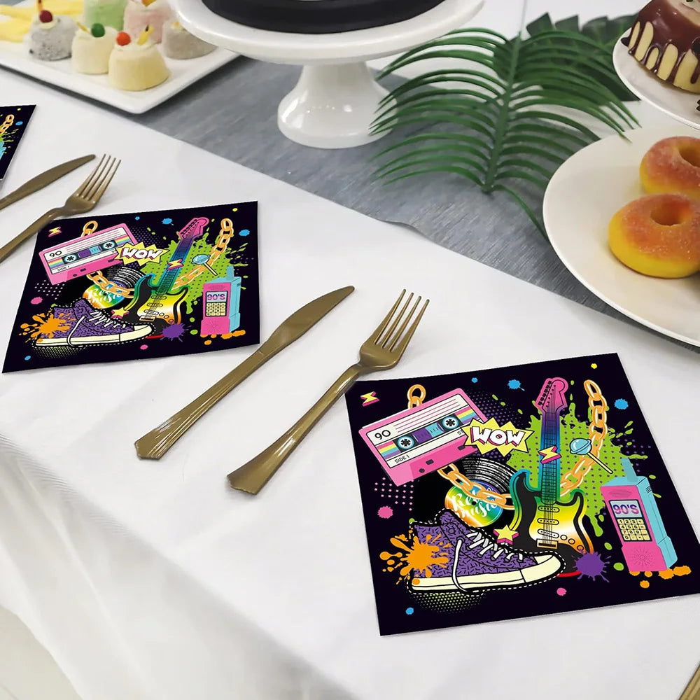 serviettes jetables pliées graphiques anniversaire noir rose bleu vert pop art 90s festive