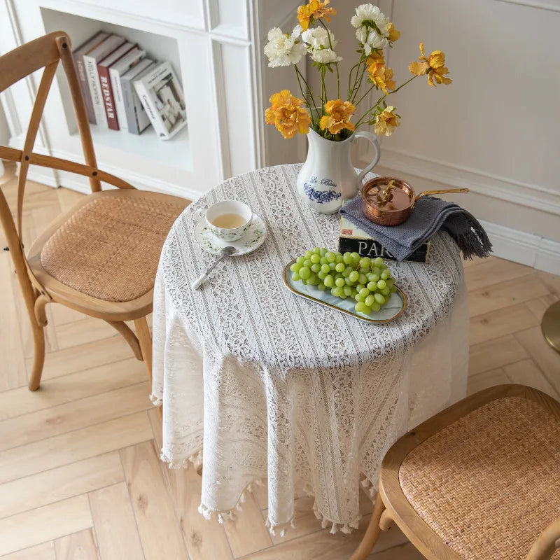 nappe table dentelle fine boho chic motifs floraux beige clair extérieur mariage printemps été