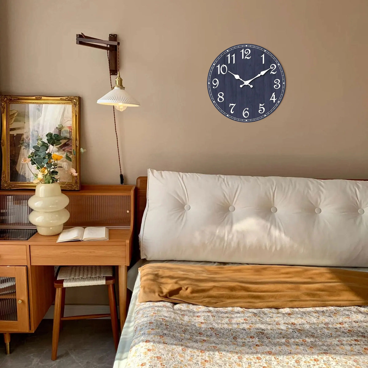 horloge murale bois imitation rustique vintage bleu foncé blanc aiguille quartz face unique salon