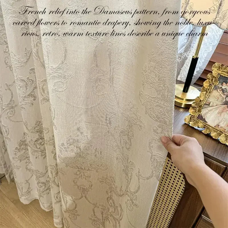 rideau beige clair damassé fleurs sculptées classique élégant opacité salon chambre maison