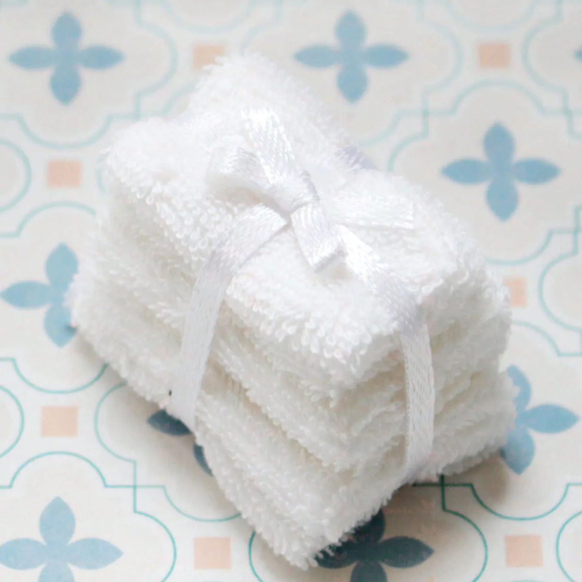 serviettes bain miniature rayées blanc bleu clair opaques ruban