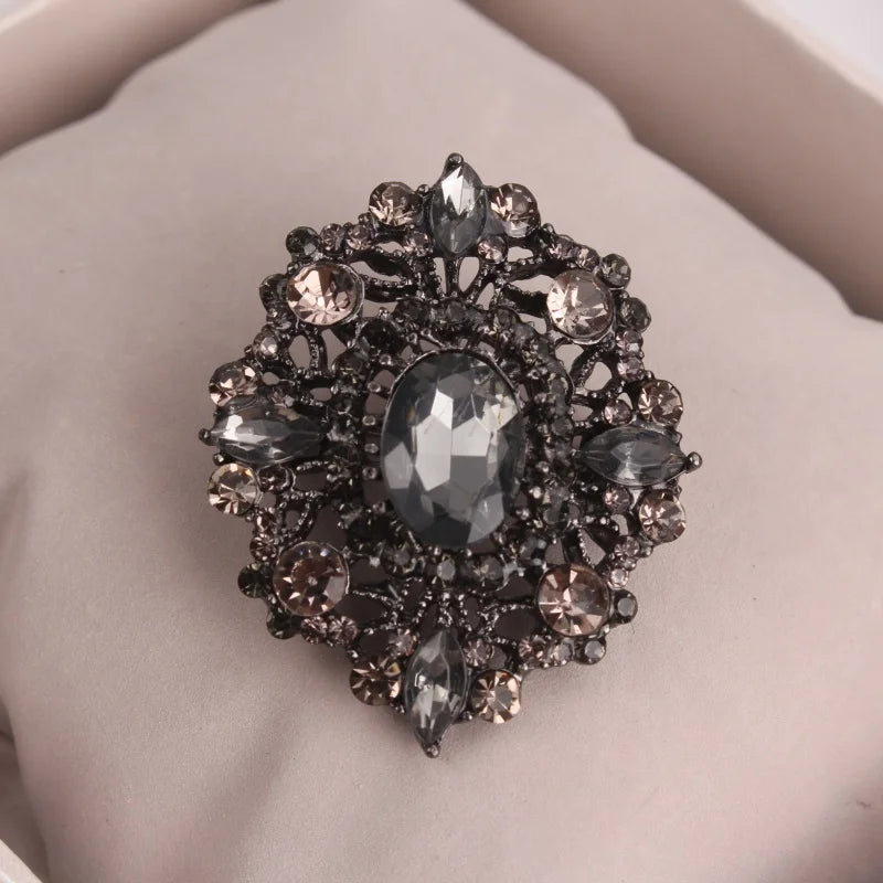 broche vintage strass métal ornements élégants femme décoration manteau robe festive