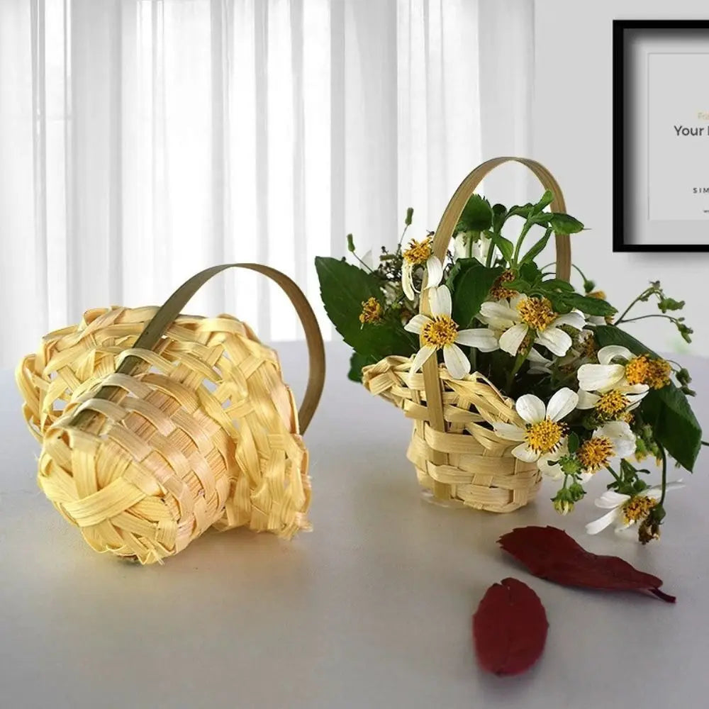 paniers osier tressés poignées métalliques fleurs artificielles décoration naturelle rustique bambou multicolore artisanat maison