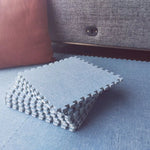 tapis modulable carreaux texturés damier gris beige moderne chambre décoration minimaliste