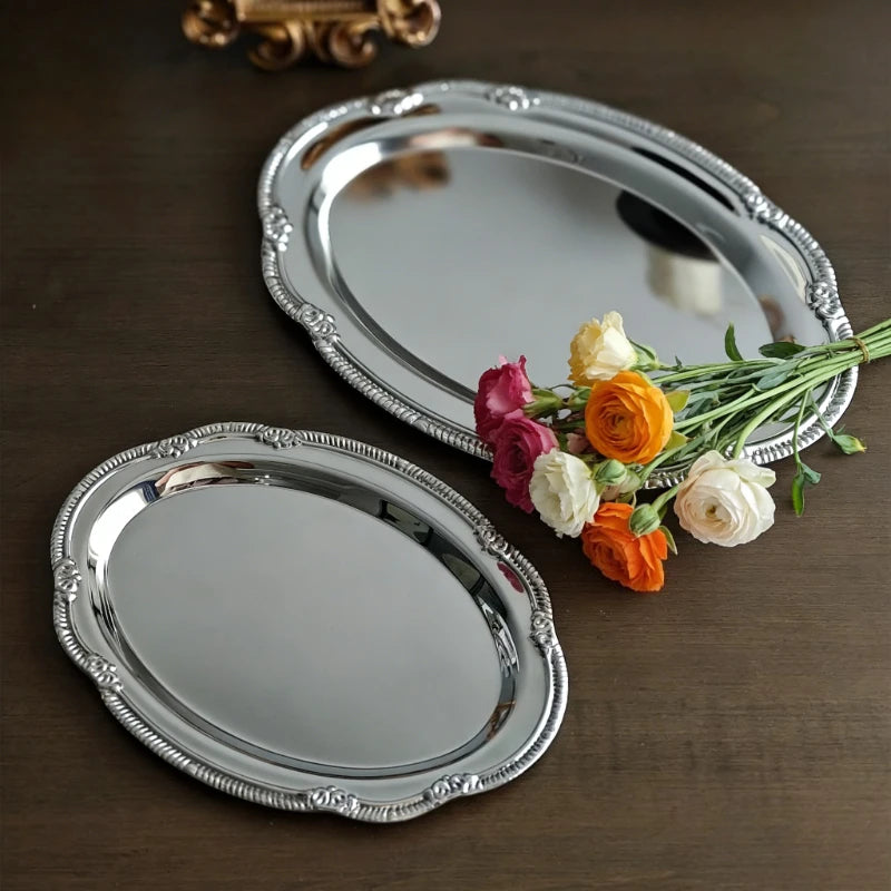 plateau oval argenté ornements décoratifs classique rangement tasse soucoupe carafe cuillère