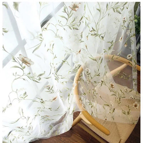 rideau vert clair motif fleurs feuilles opacité fenêtre maison pastorale