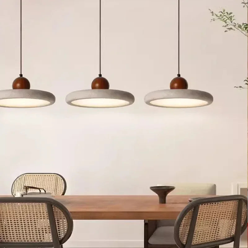 suspension lumineuse moderne boule bois gris beige brun texture béton minimaliste salon chambre