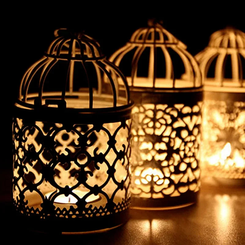 cage oiseaux ornements floraux ajourée artisanale élégante anneaux suspendus décoration maison or argent noir