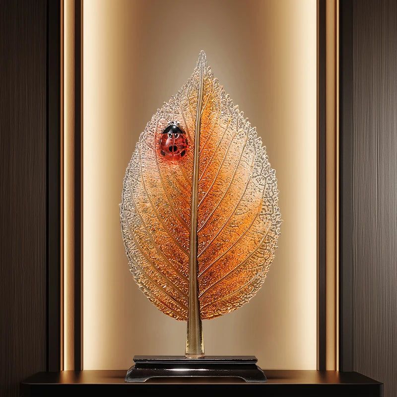 ornement résine feuille coccinelle verte rouge moderne sculpture semi translucide étagère salon decoration
