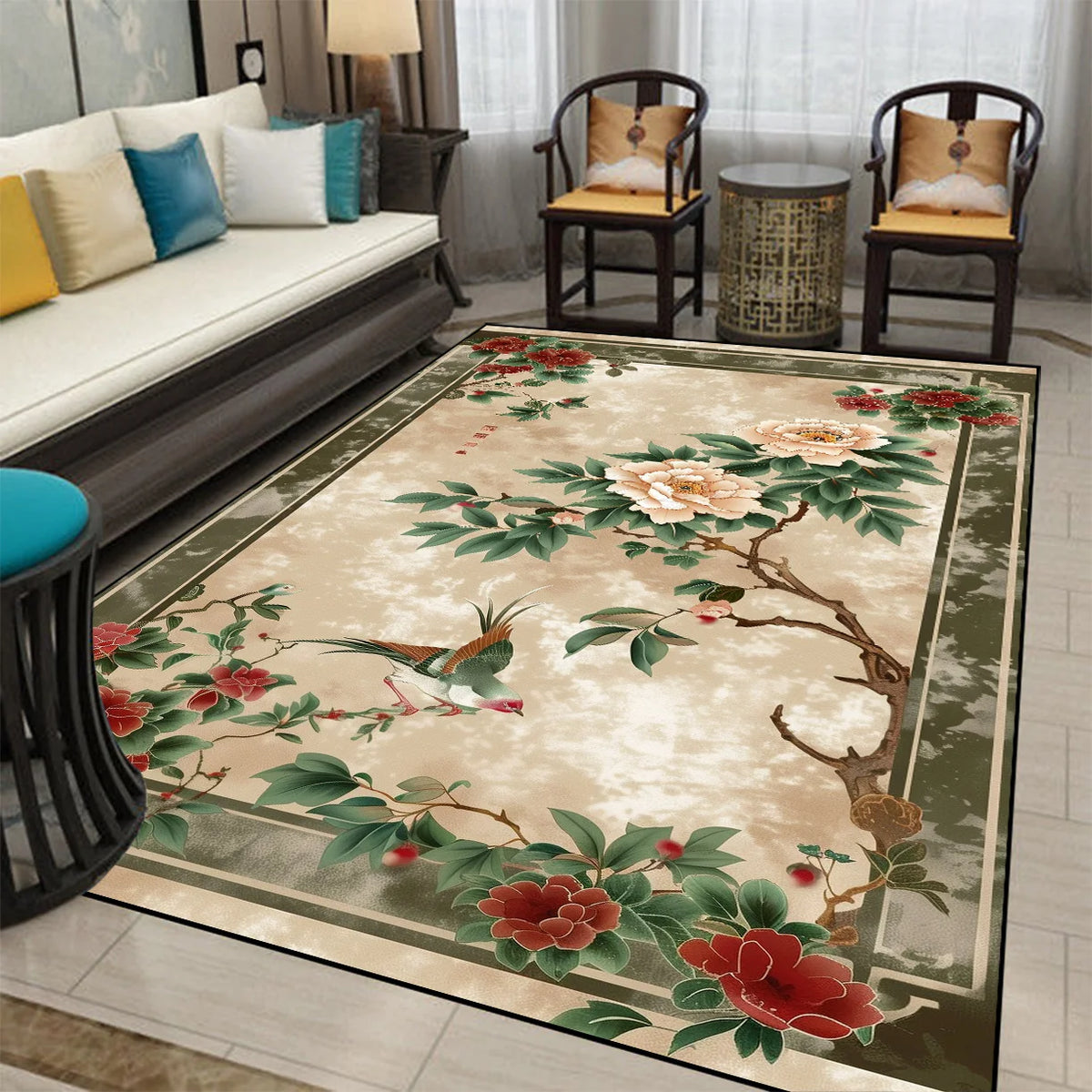 Tapis décoratif de style asiatique orné de fleurs de pivoine et d'un oiseau coloré, créant une ambiance chaleureuse et sophistiquée dans cette pièce d'intérieur élégante.