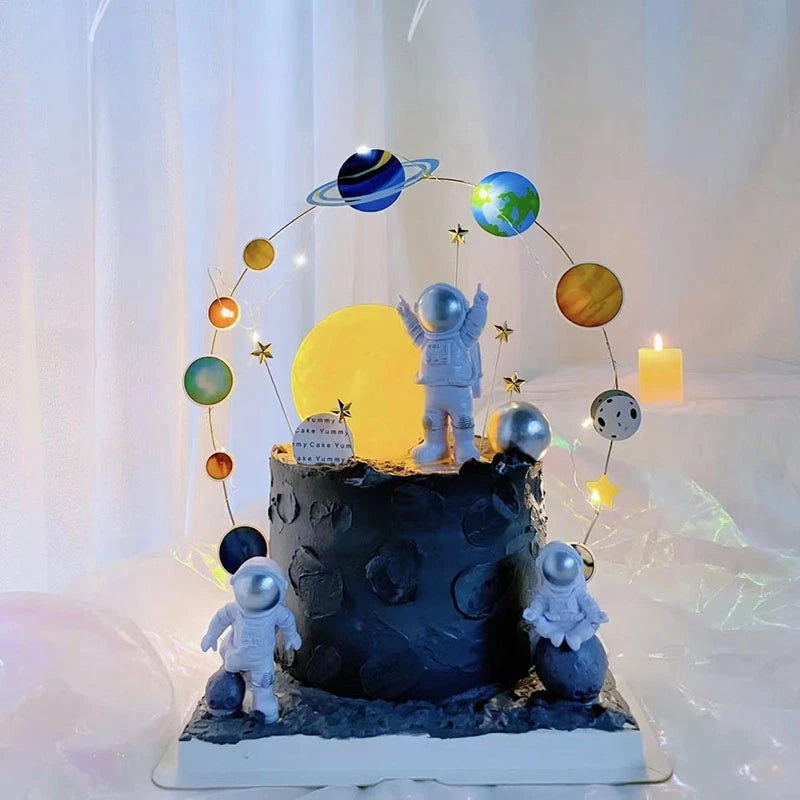 décoration gâteau thème spatial astronautes planètes fusée étoiles anniversaire enfants moderne