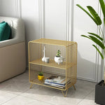 étagère moderne or gris métal maille trois niveaux livres plantes horloge lampe panier