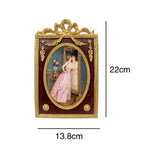 cadre photo vintage rococo décoration florale dorée marron bordure relief femmes robes xixe siècle