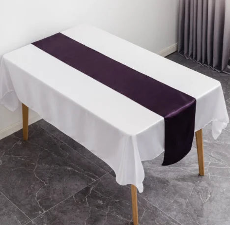 nappe table satin mariage événement extérieur banqueterie couleur or argent violet rouge festive