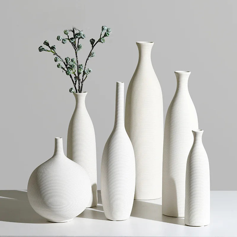 vases céramique blancs rayures horizontales modernes fleurs artificielles