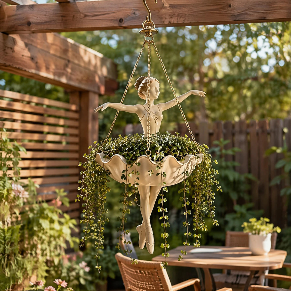 cache pot suspendu danseuse ballet feuilles vertes chaînes dorées intérieur extérieur vintage classique